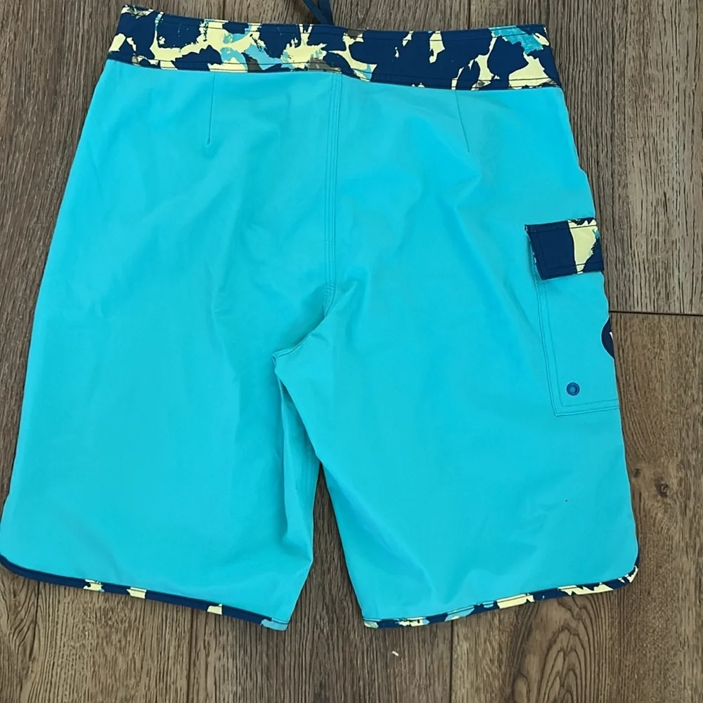 RVCA Blue and Teal Board Shorts NWOT Men’s Size‎ 30